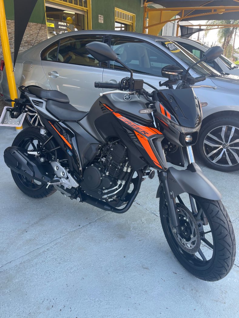 Moto: Yamaha Fazer FZ25 Connected