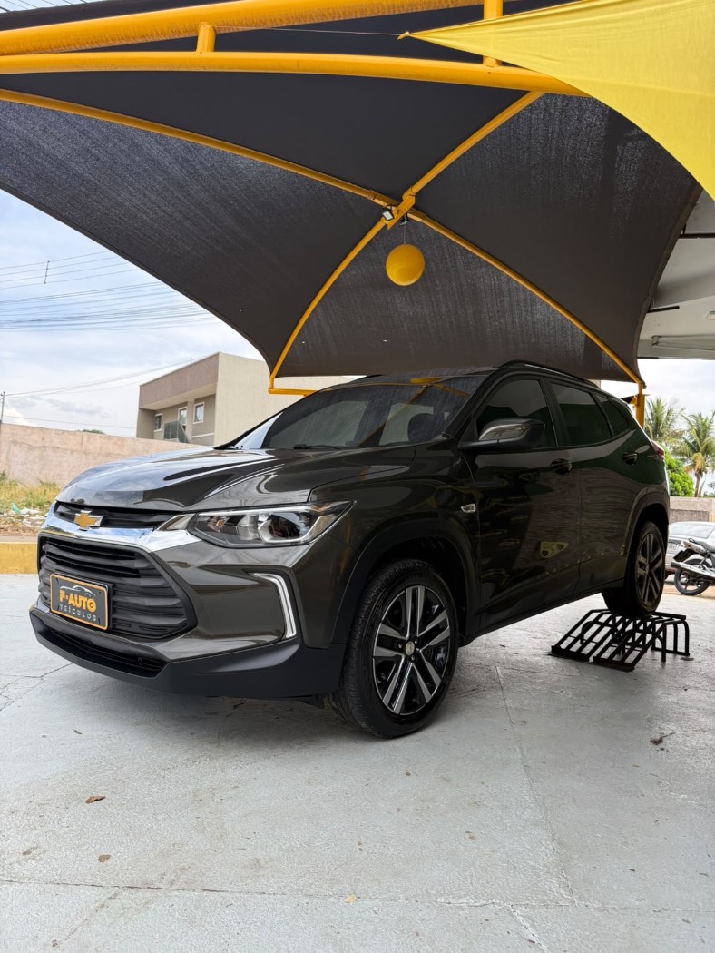 SUV: Chevrolet Tracker LT